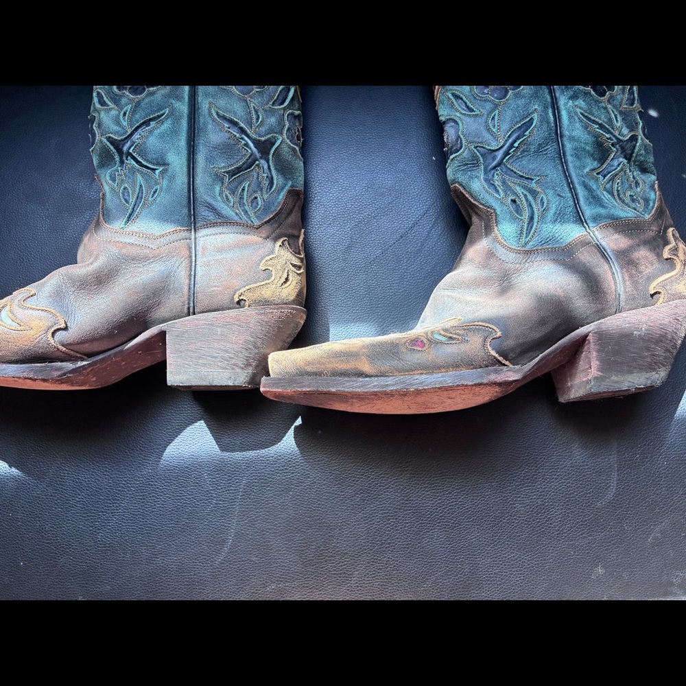 Dan Post leather western boot with detail. - Picture 3 of 7